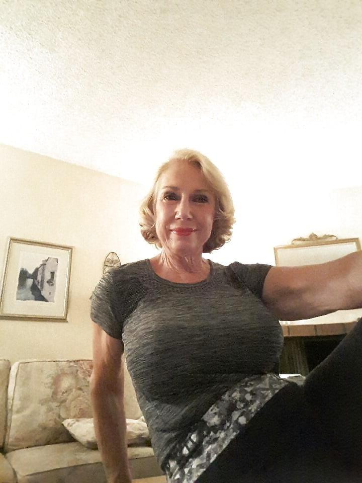 25P Gorgeous and Busty Mature Ladies 28