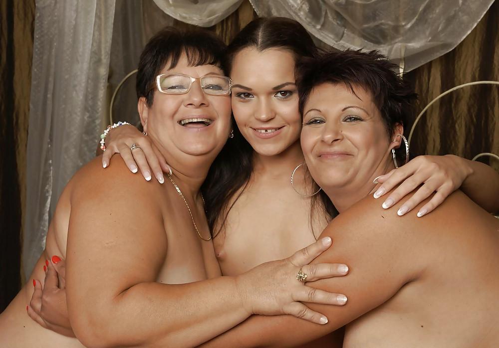 25P OLD & YOUNG LESBIANS V