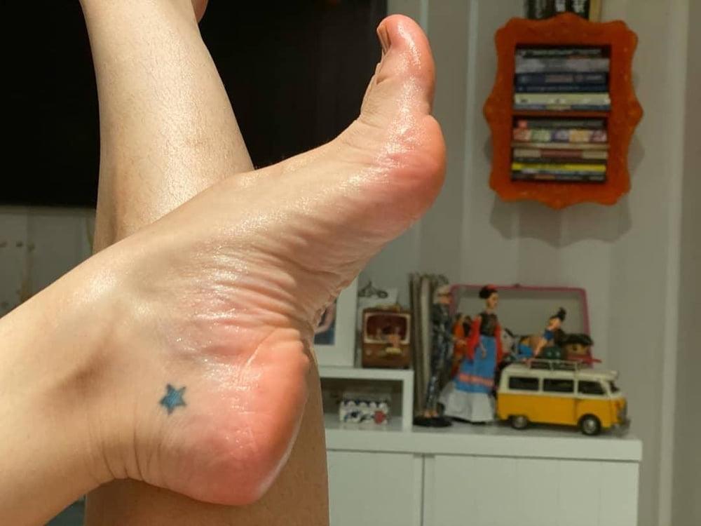 25P Sexy Foot Goddess 186