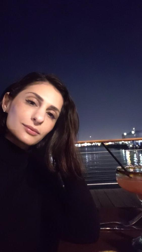 25P Stunning Persian Beauty