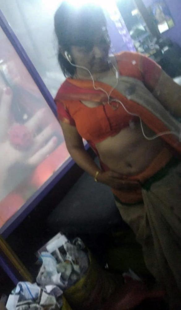 25P Desi Bhabi hot and Nude Selfies for BF