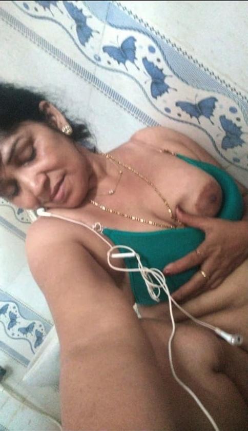 25P Desi Bhabi hot and Nude Selfies for BF