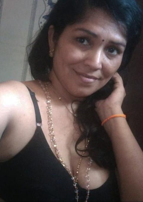 25P Desi Bhabi hot and Nude Selfies for BF