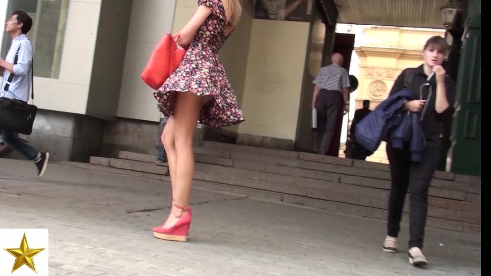 25P Brunette beauty flyskirt