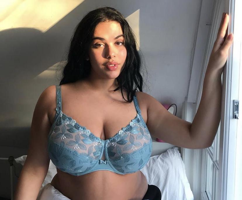 25P Busty Insta Beauty With Massive Boobs