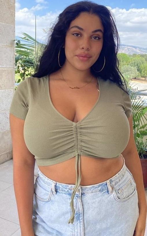 25P Busty Insta Beauty With Massive Boobs