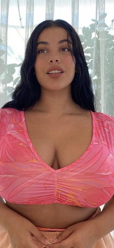 25P Busty Insta Beauty With Massive Boobs