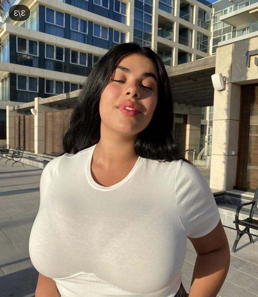 25P Busty Insta Beauty With Massive Boobs