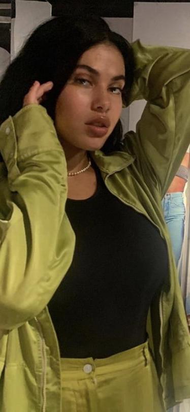 25P Busty Insta Beauty With Massive Boobs
