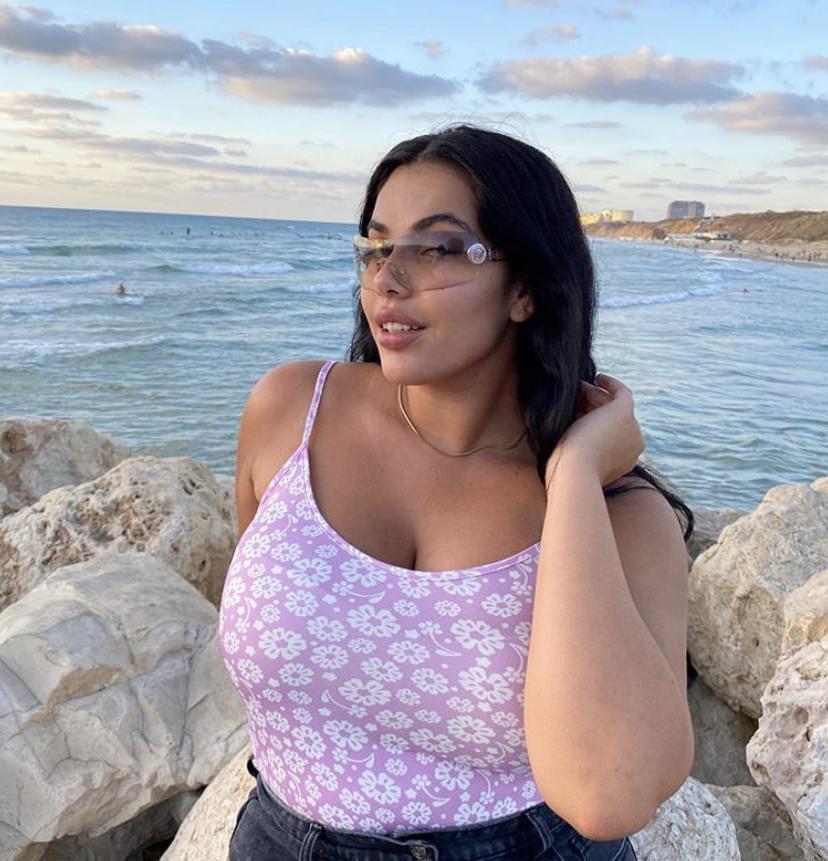 25P Busty Insta Beauty With Massive Boobs