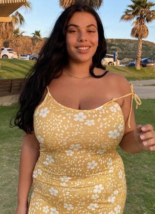 25P Busty Insta Beauty With Massive Boobs