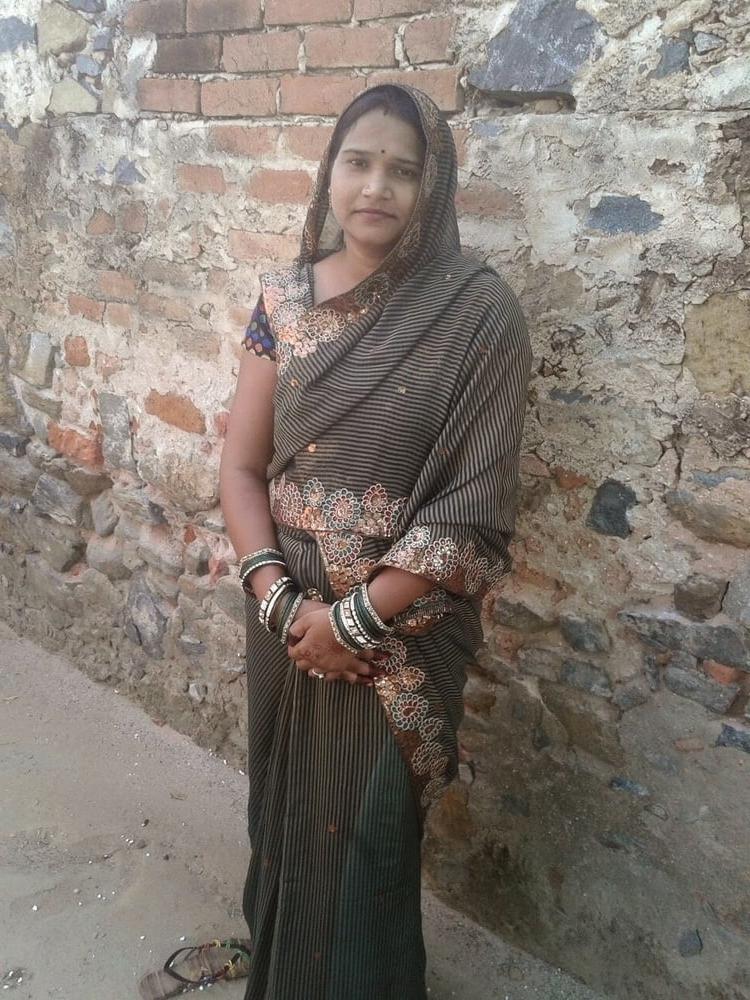 16P Desi Indian village aunt bhabhi