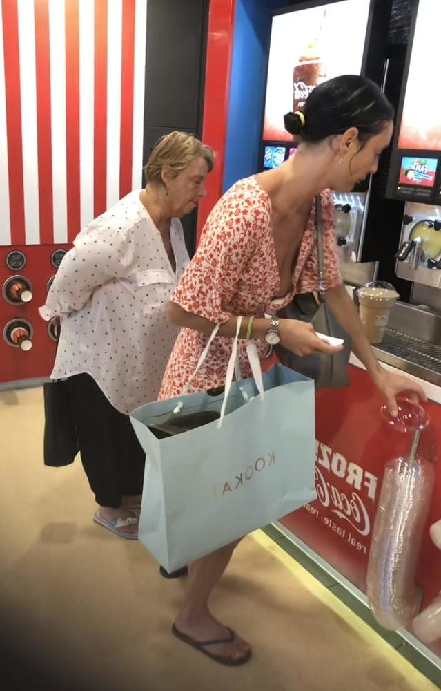 25P Downblouse 10