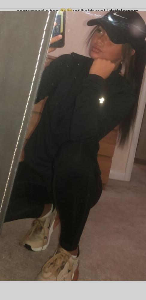 20P Sexy slut that gets me hard