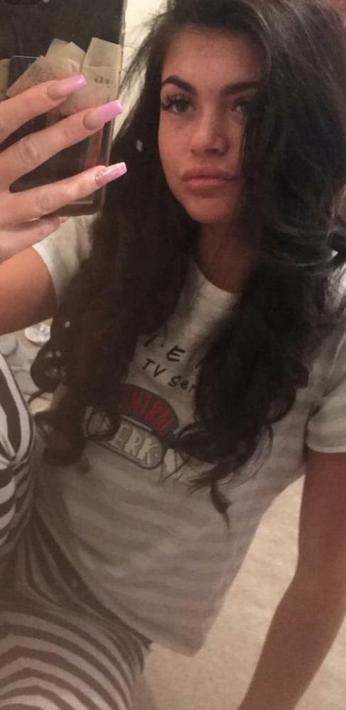 20P Sexy slut that gets me hard