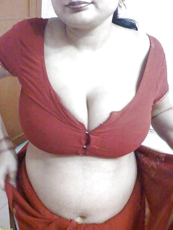 17P Hottest Desi Aunty ever