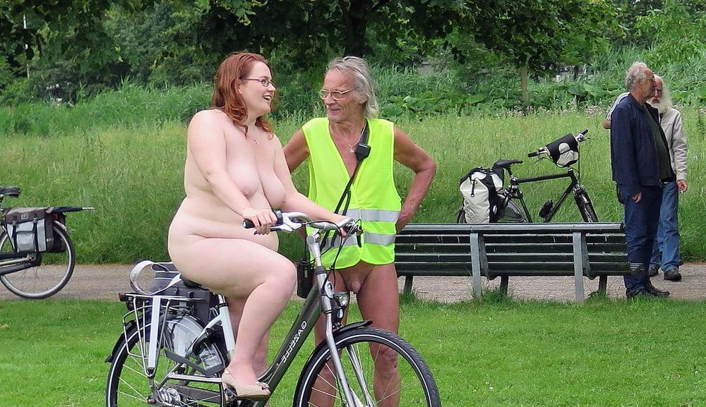 25P naked beauty