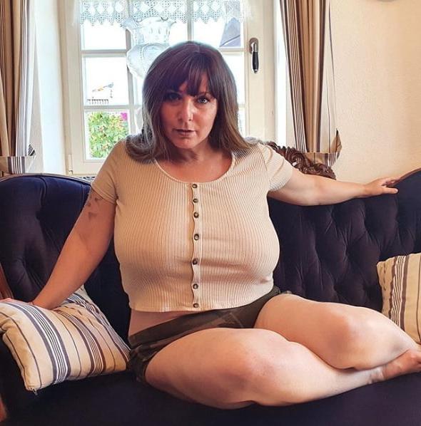 25P Gorgeous and Busty Mature Ladies 27
