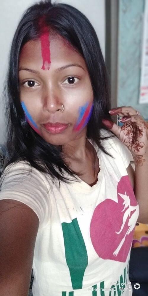 14P desi girl nude selfie