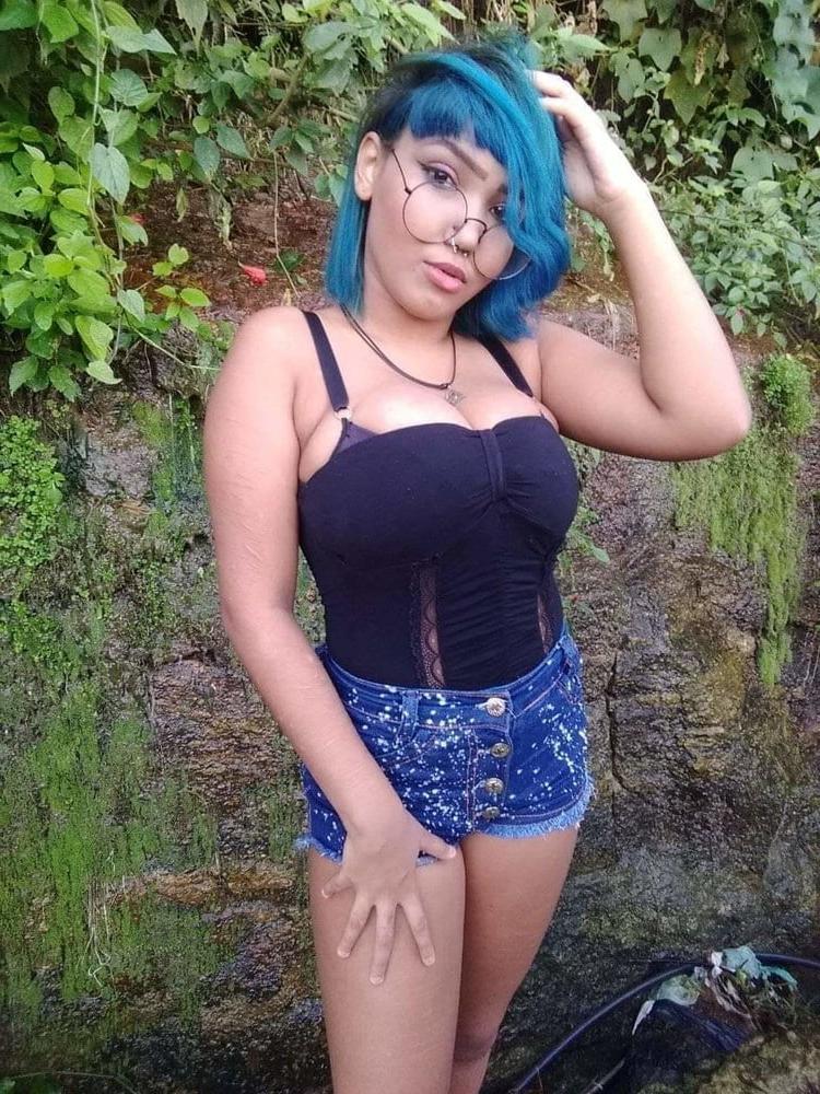 7P Busty Amateur 51