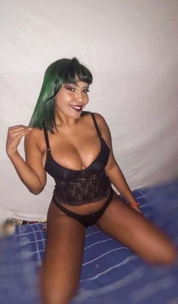 7P Busty Amateur 51