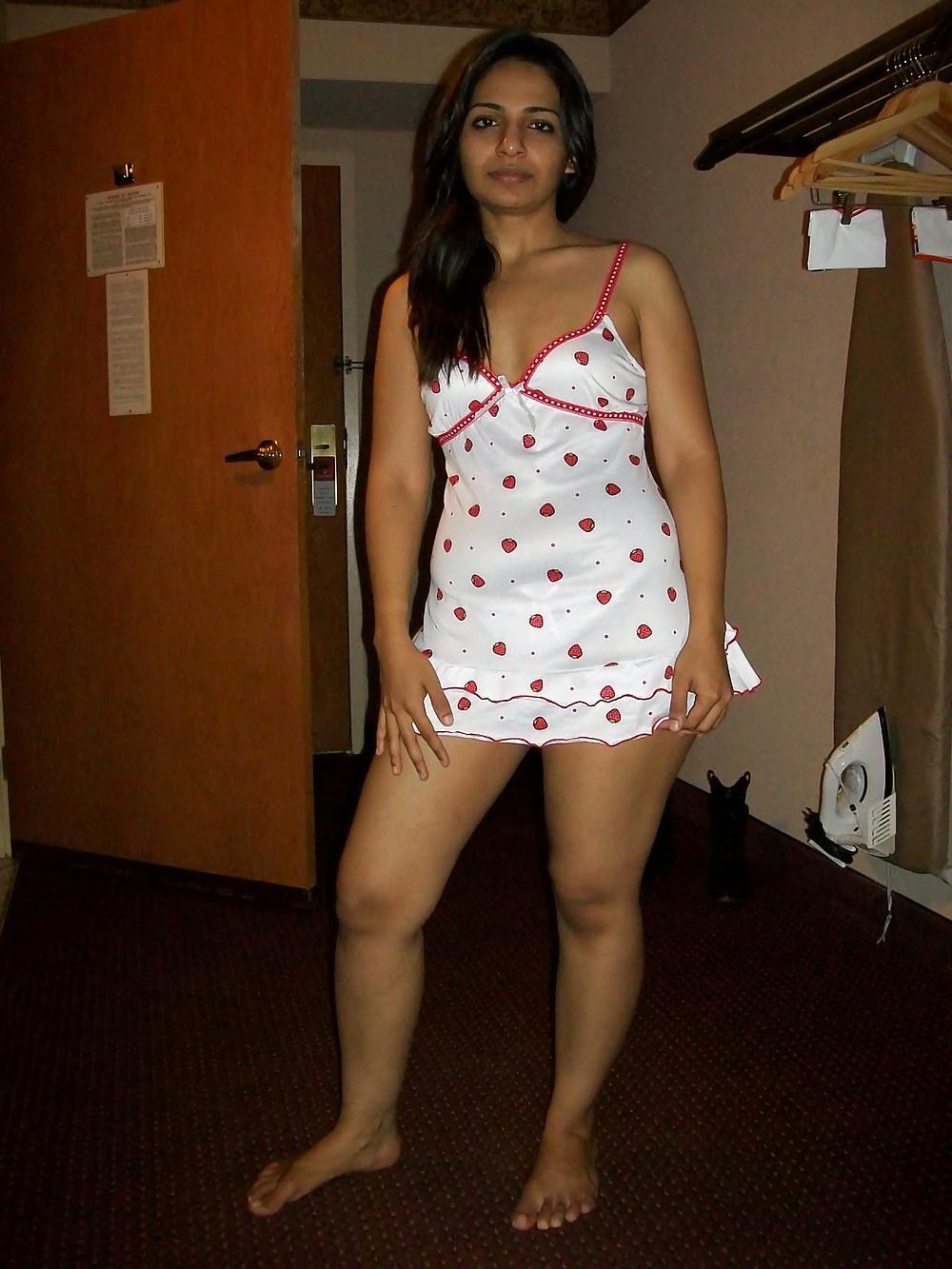 22P Desi Indian Babe
