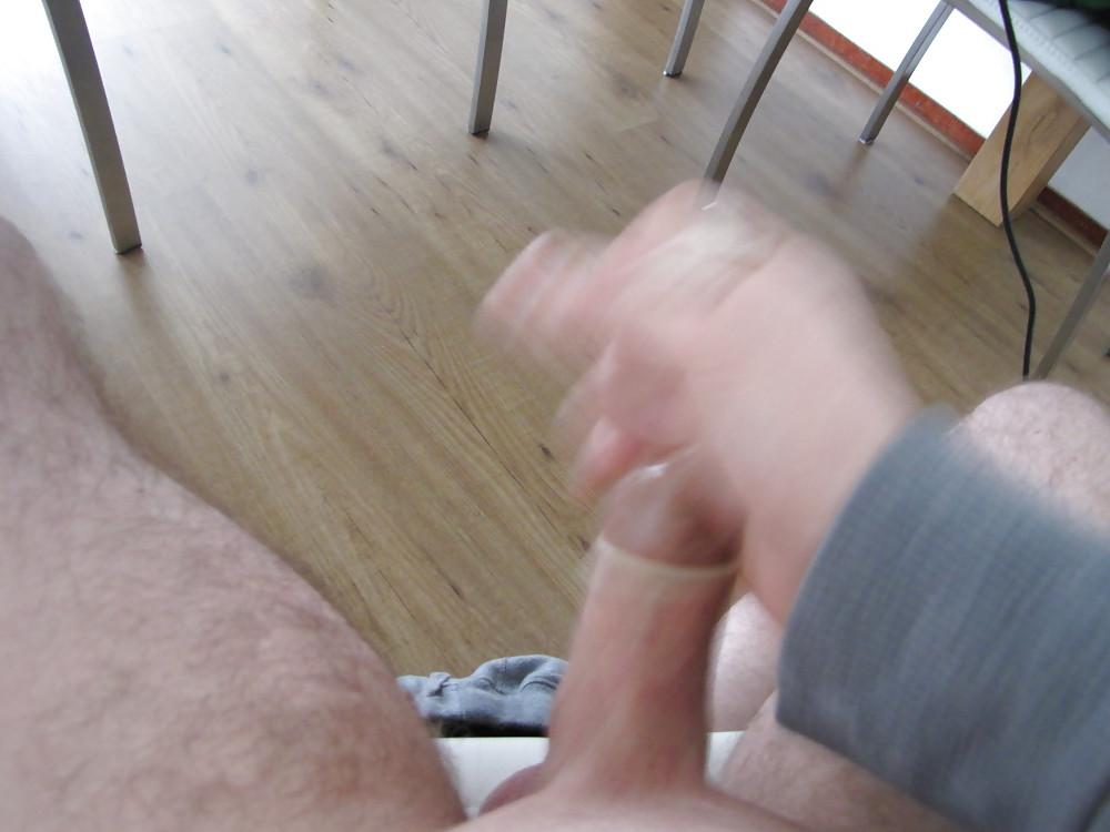 9P Ich trage ein Kondom und masturbiere