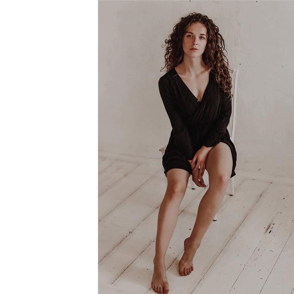 21P Laura Curly Insta Beauty