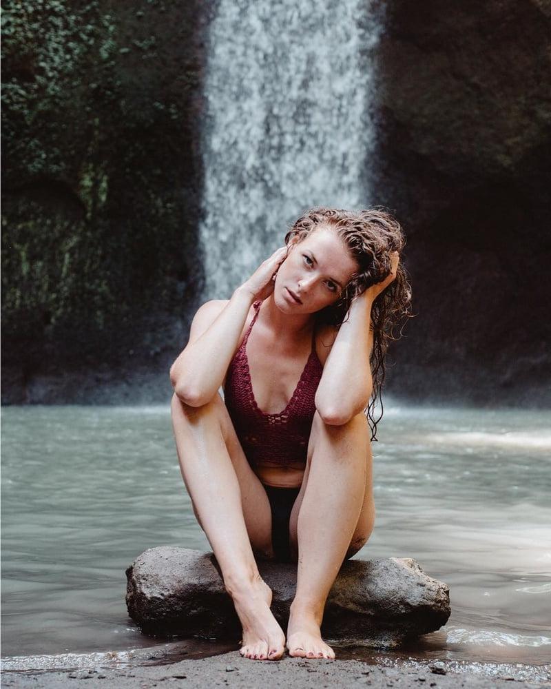 21P Laura Curly Insta Beauty