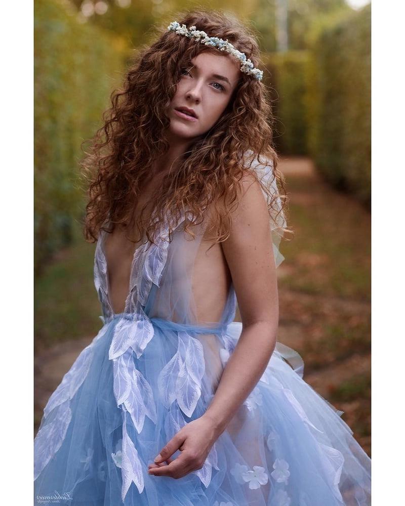21P Laura Curly Insta Beauty