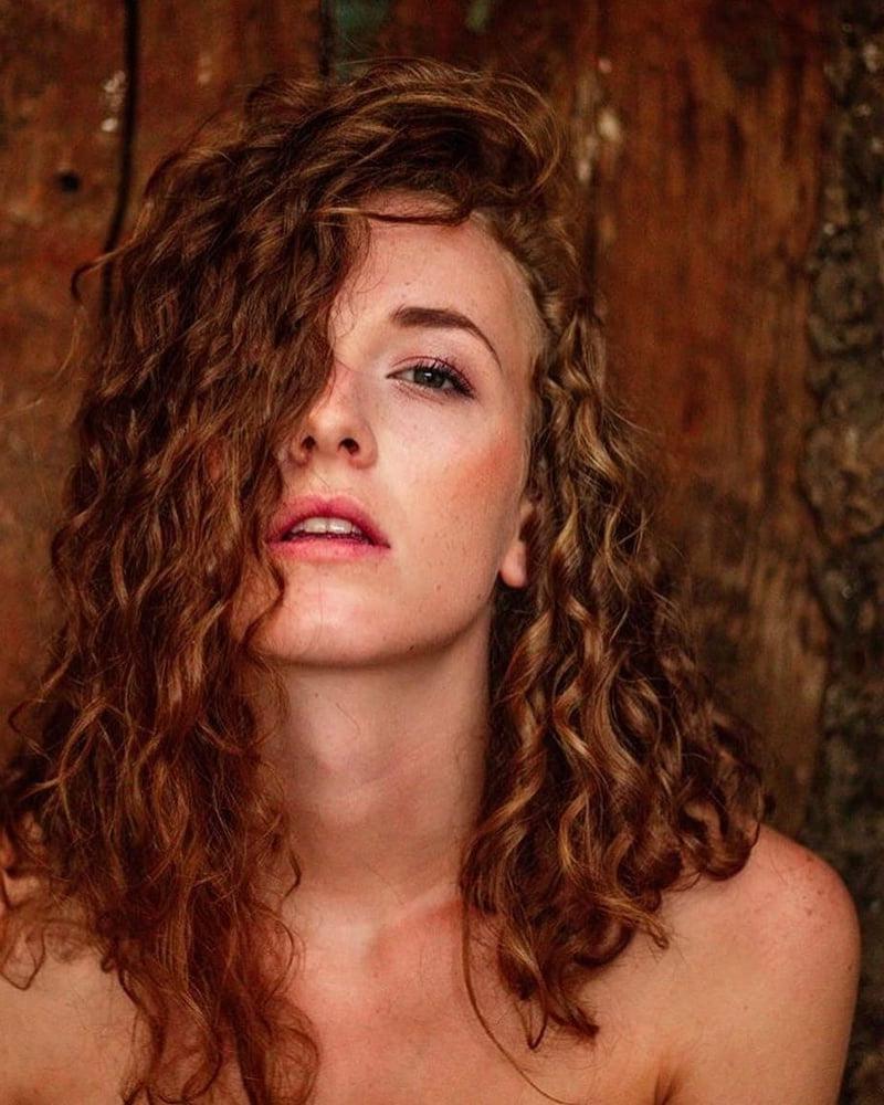 21P Laura Curly Insta Beauty