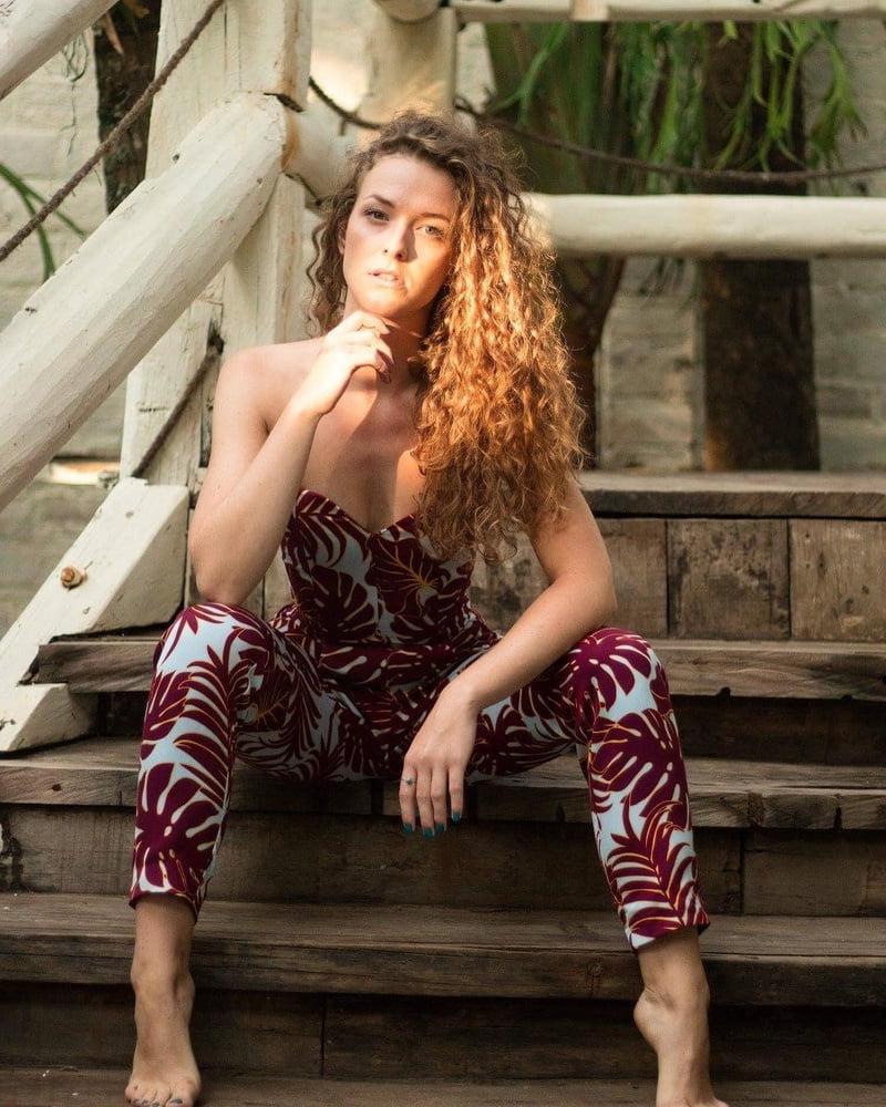 21P Laura Curly Insta Beauty
