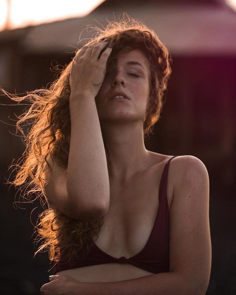 21P Laura Curly Insta Beauty