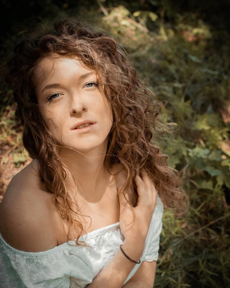 21P Laura Curly Insta Beauty