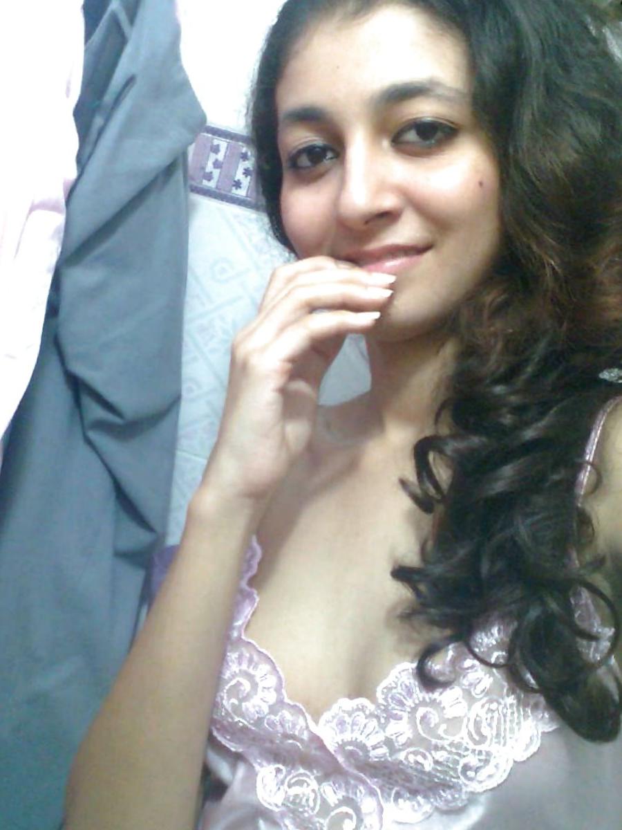 22P Indian Desi girl Kangana - coolbudy