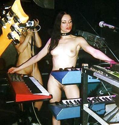 25P Nude on stage
