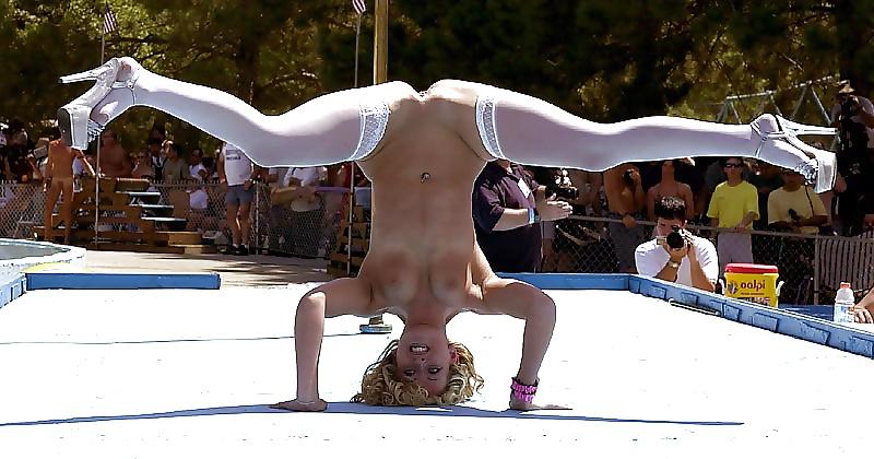 25P Nude on stage