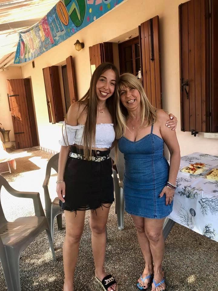 25P old and young women