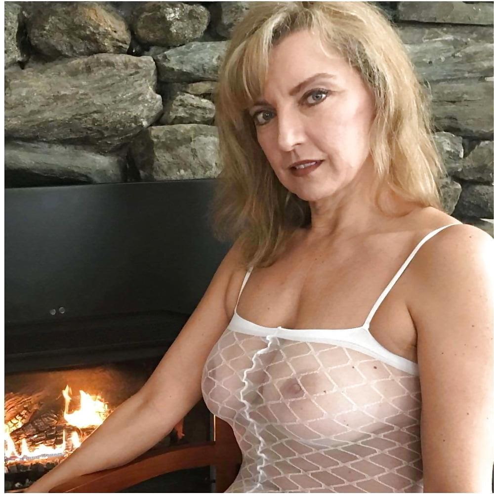 25P Gorgeous and Busty Mature Ladies 25