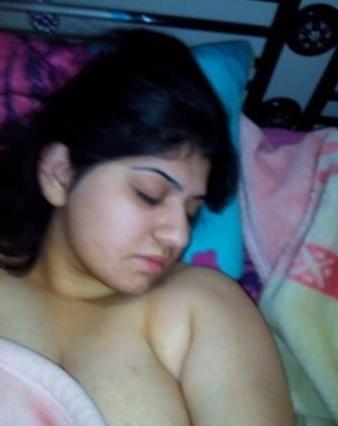 25P desi paki bhabhi selfie