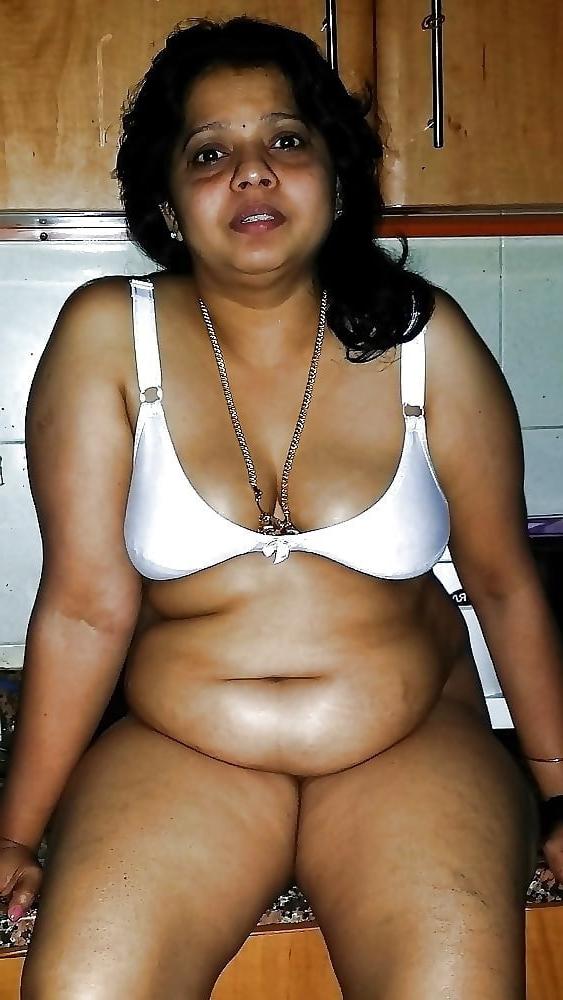 25P Desi Beautiful Girls &amp; Aunties
