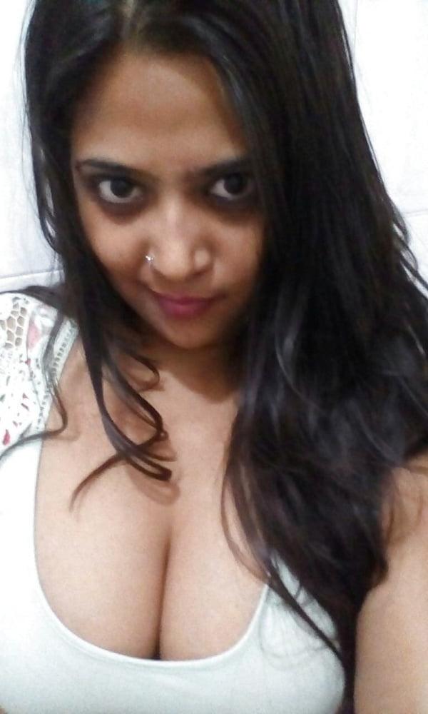 25P Desi Beautiful Girls &amp; Aunties