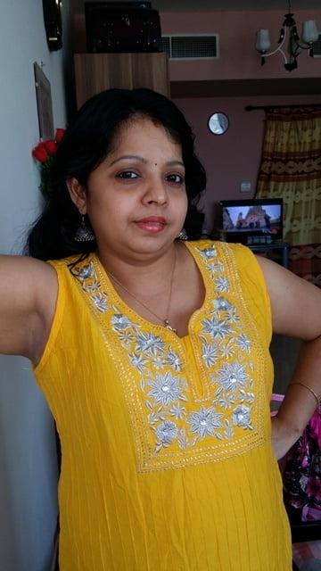 25P Desi Beautiful Girls &amp; Aunties