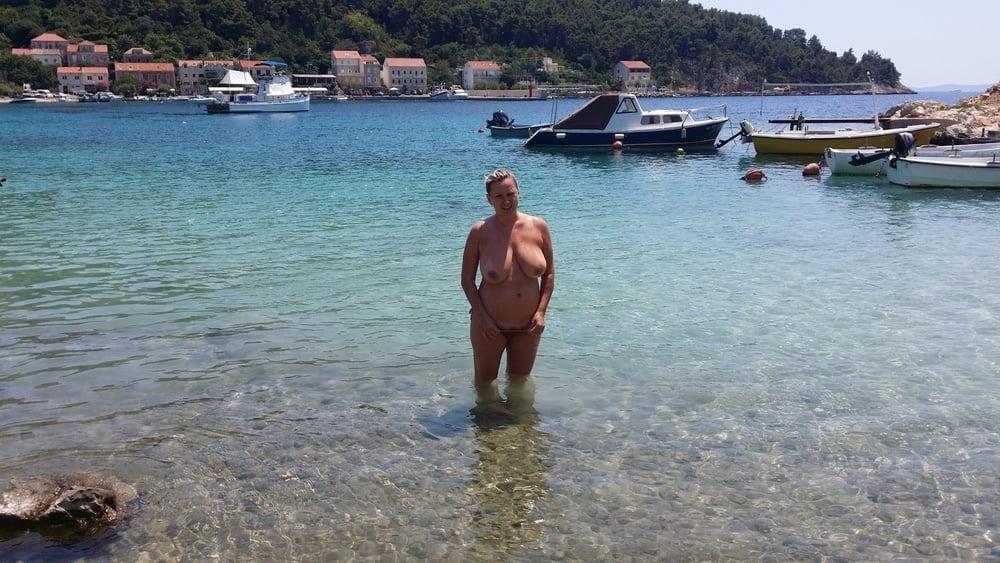 25P Busty Blond Milf