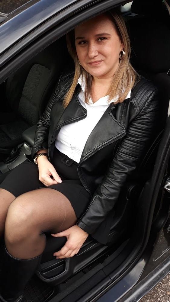 25P Busty Blond Milf