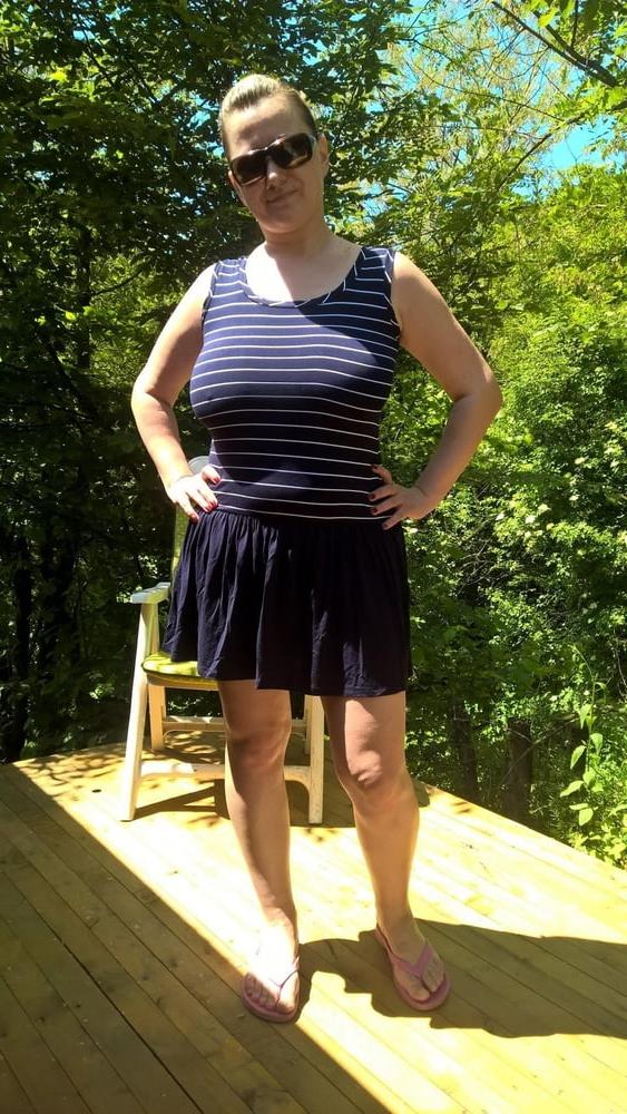 25P Busty Blond Milf