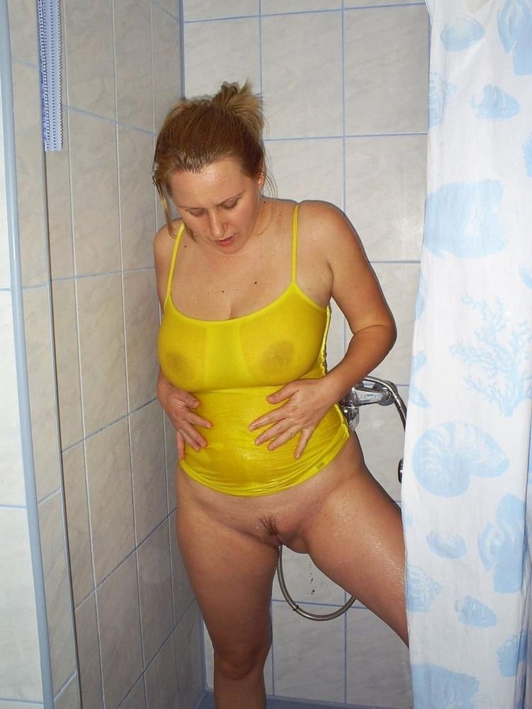 25P Busty Blond Milf