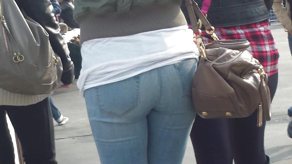 25P Sexy teen butt & ass in tight blue jeans 