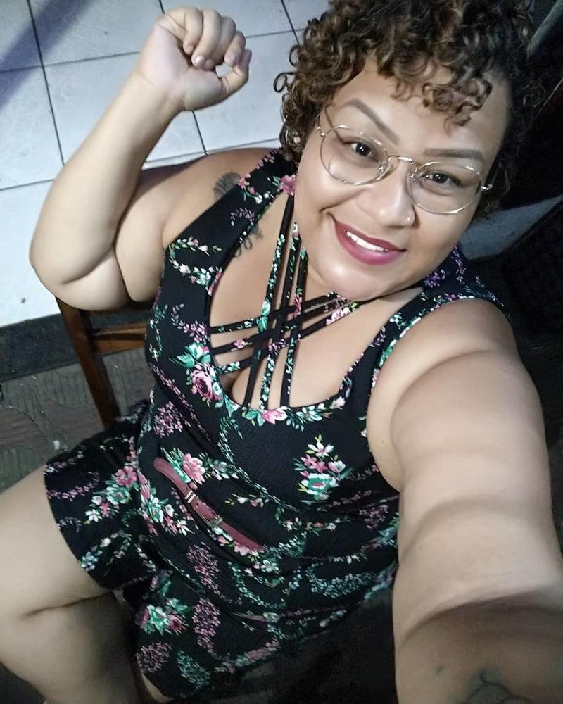 15P Sensual and hot milf