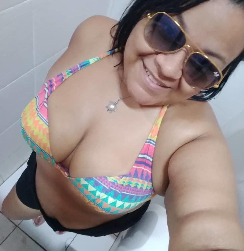 15P Sensual and hot milf